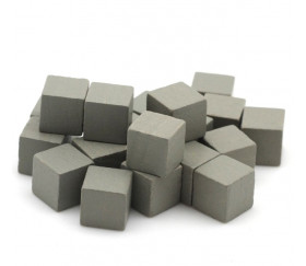 Cubes en bois gris 0.8 cm. 8x8x8 mm lot 20