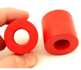 Cylindre troué diam 2.9 cm haut 3 cm anneau en bois rouge