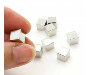 Cube métal argent 8 mm. 8 x 8 x 8 mm à l'unité