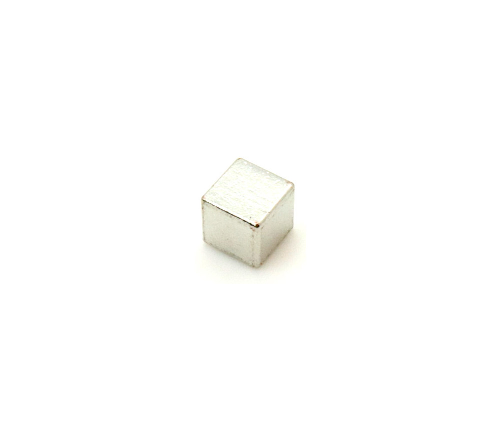Cube métal argent 8 mm. 8 x 8 x 8 mm à l'unité