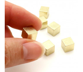 Cube métal doré 8 mm. 8 x 8 x 8 mm à l'unité