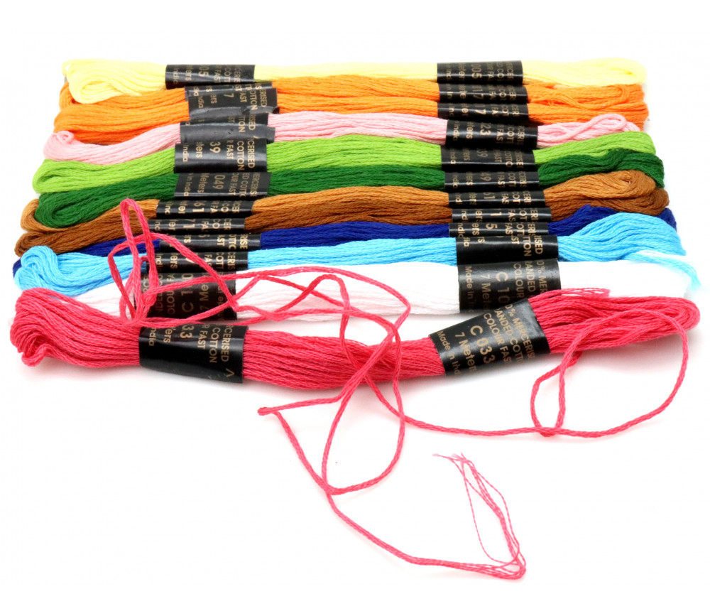 12 échevettes de fils en coton coloré