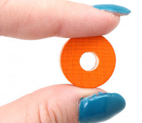 Jeton troué orange bois pour jeu pions 21 x 7 mm à l'unité avec trou de 7 mm