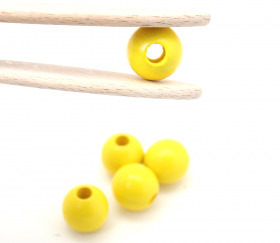 Perles en bois jaune à enfiler pour jeux