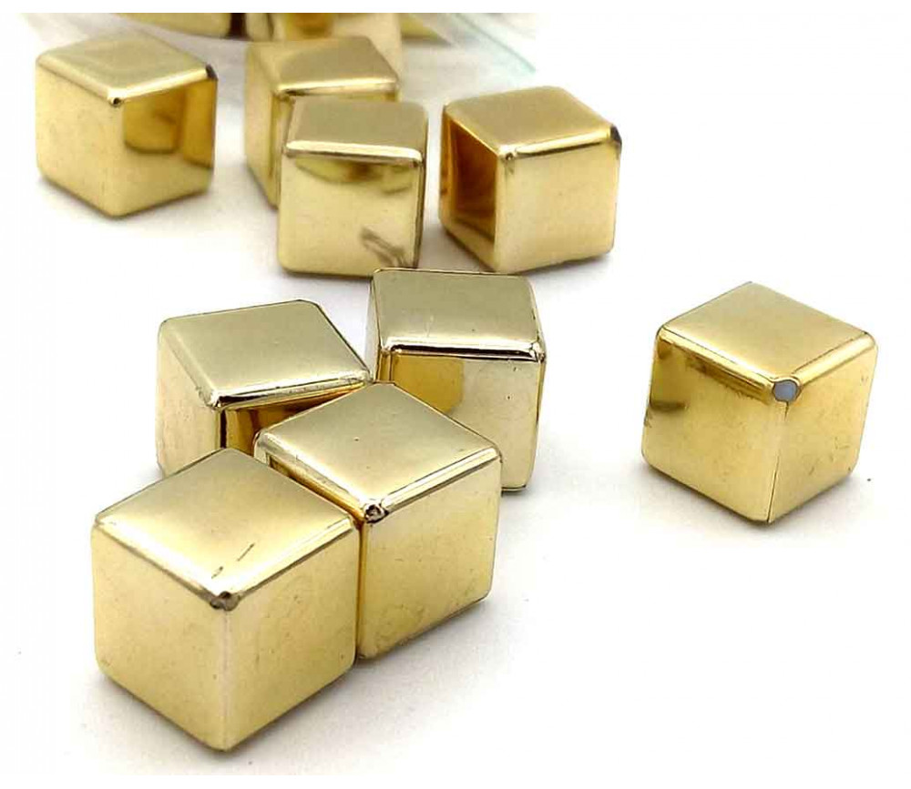 Cube doré en pastique 1 cm couleur or.