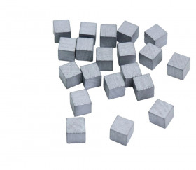 20 cubes en bois 0.8 cm argentés pour jeu