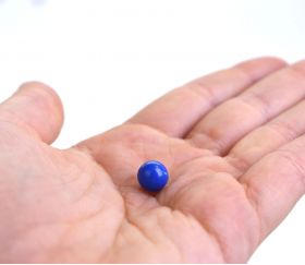 Boule pour jeu en plastique bleu