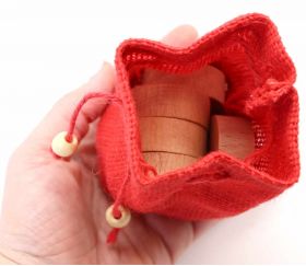 Mini sac de décoration jute rouge 7.5 x 10 cm avec cordon