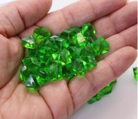 GEM vert  : 50 mini gemmes translucides pions imitation pierres précieuses pépites