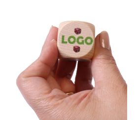 Dé en bois 3 cm personnalisé avec votre logo