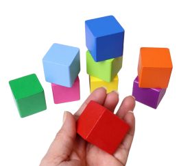 Cubes en bois de 35 mm multicolore pour jeu de motricité