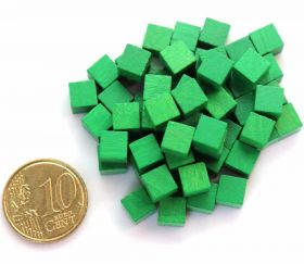 mini cubes en bois coloré en vert de 0,6 cm