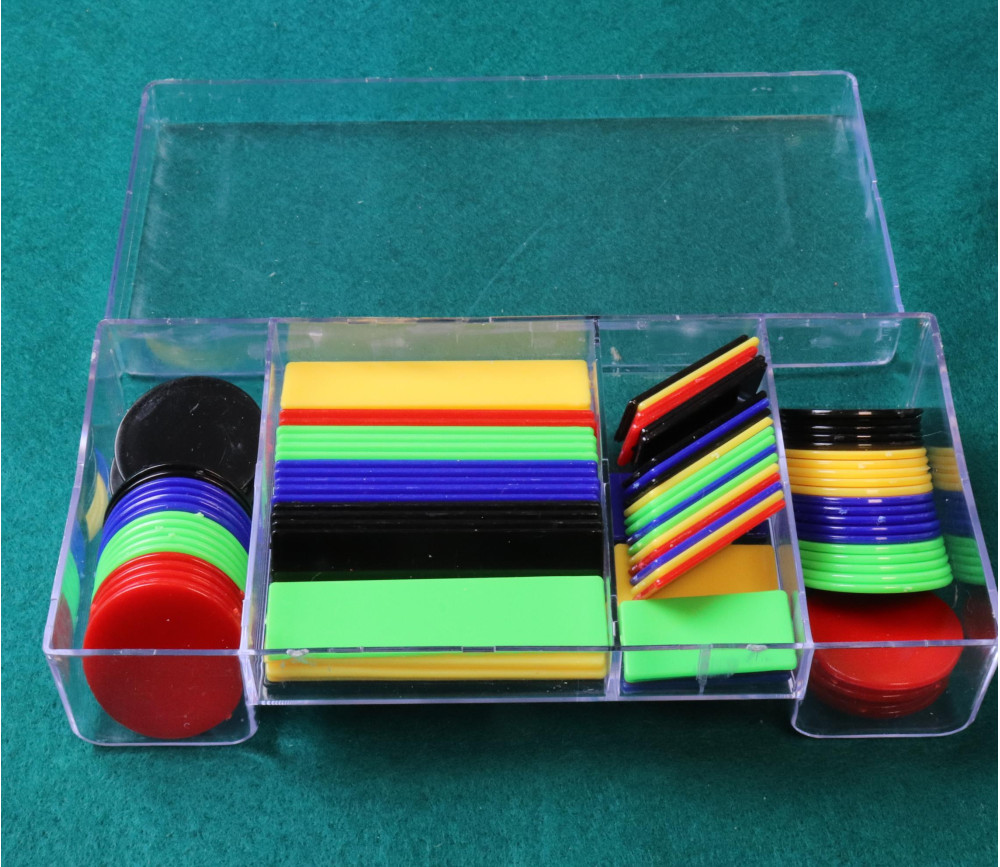 les colis noirs lcn Boîte de 100 Jeton coloré en Plastique - Jeux Cartes  Tarot Nain Jaune - 752 : : Jeux et Jouets