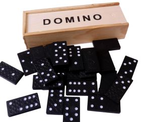 Dominos en bois noirs et points blancs