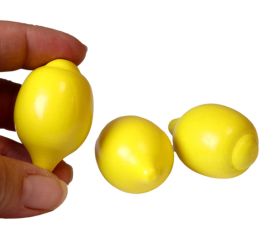 Citron jaune en bois 5 x 3,3 cm jouet fruit