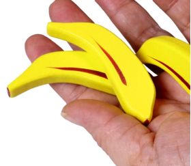 Banane en bois jaune jouet vendu à l'unité