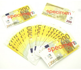 Set 100 billets de 200 euros factices pour jeux