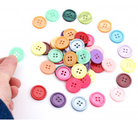 Set de 50 boutons multicolores diamètre 20 mm